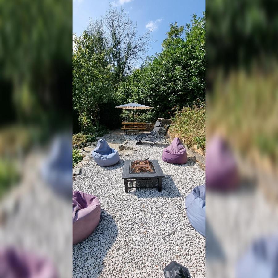 Modern And Spacious 2 Bedroom Apartment With Free Parking Glyn Ceiriog Екстер'єр фото